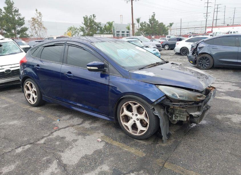 2016 Ford Focus ST (VIN 1FADP3L96GL230651) main photo