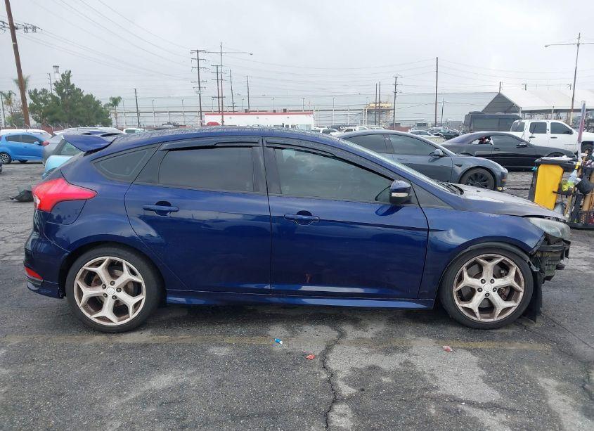 Photo 13 of 2016 Ford Focus ST (VIN 1FADP3L96GL230651)