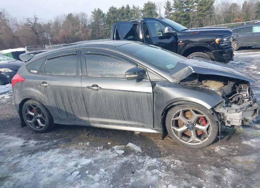 Photo 13 of 2017 Ford Focus ST (VIN 1FADP3L96HL202429)