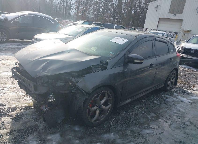 Photo 2 of 2017 Ford Focus ST (VIN 1FADP3L96HL202429)