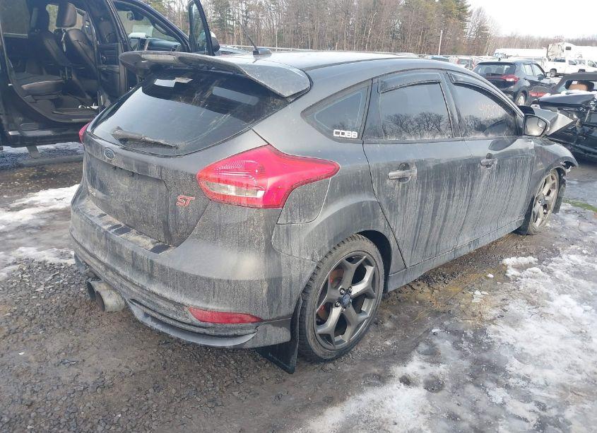 Photo 4 of 2017 Ford Focus ST (VIN 1FADP3L96HL202429)