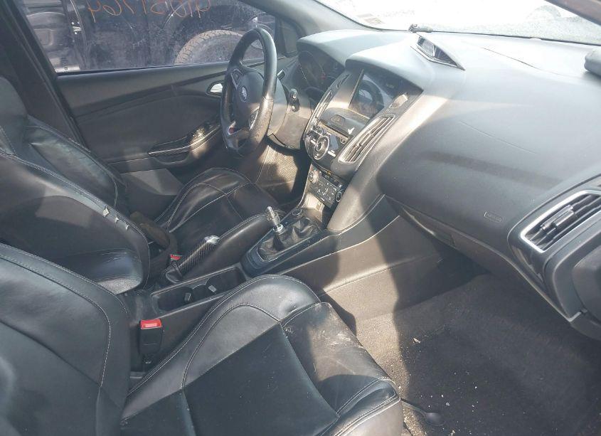 Photo 5 of 2017 Ford Focus ST (VIN 1FADP3L96HL202429)