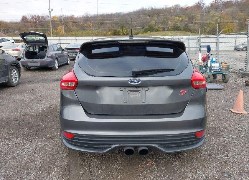 Photo 17 of 2018 Ford Focus ST (VIN 1FADP3L96JL233377)