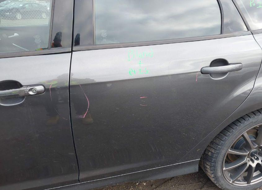 Photo 19 of 2018 Ford Focus ST (VIN 1FADP3L96JL233377)