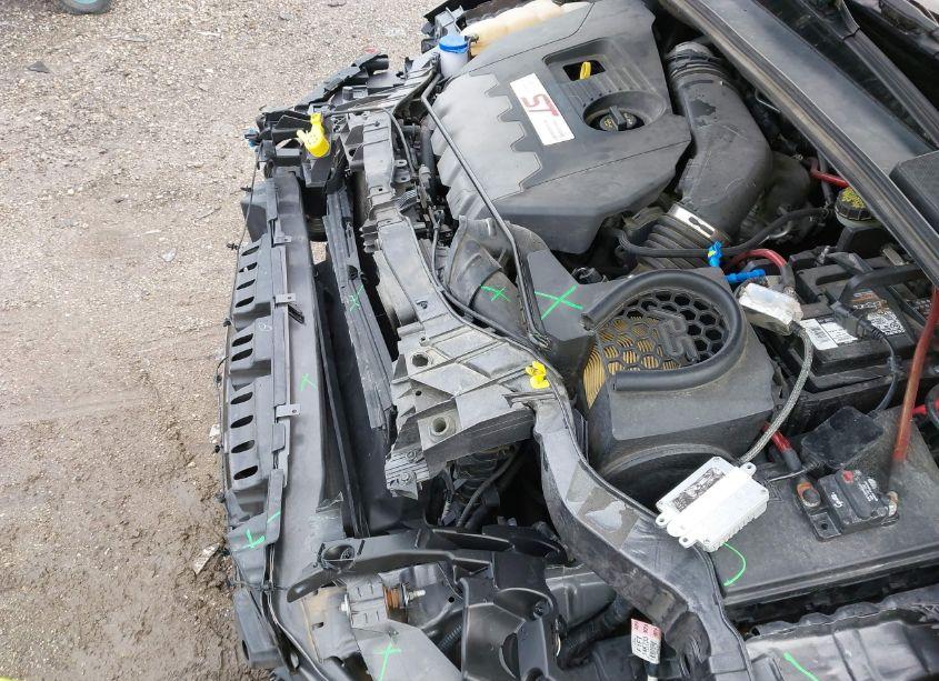 Photo 20 of 2018 Ford Focus ST (VIN 1FADP3L96JL233377)