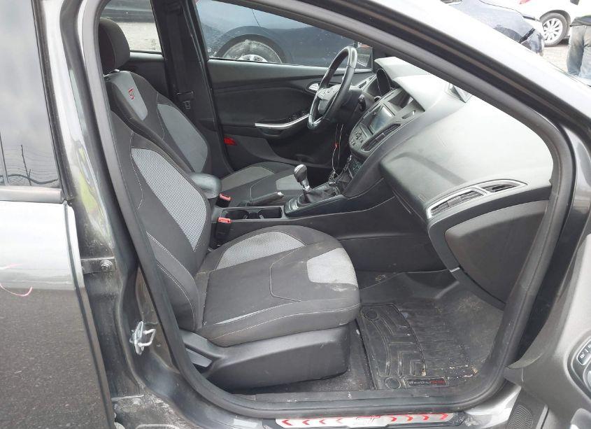 Photo 5 of 2018 Ford Focus ST (VIN 1FADP3L96JL233377)