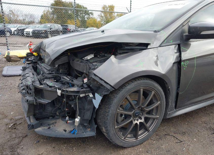 Photo 6 of 2018 Ford Focus ST (VIN 1FADP3L96JL233377)