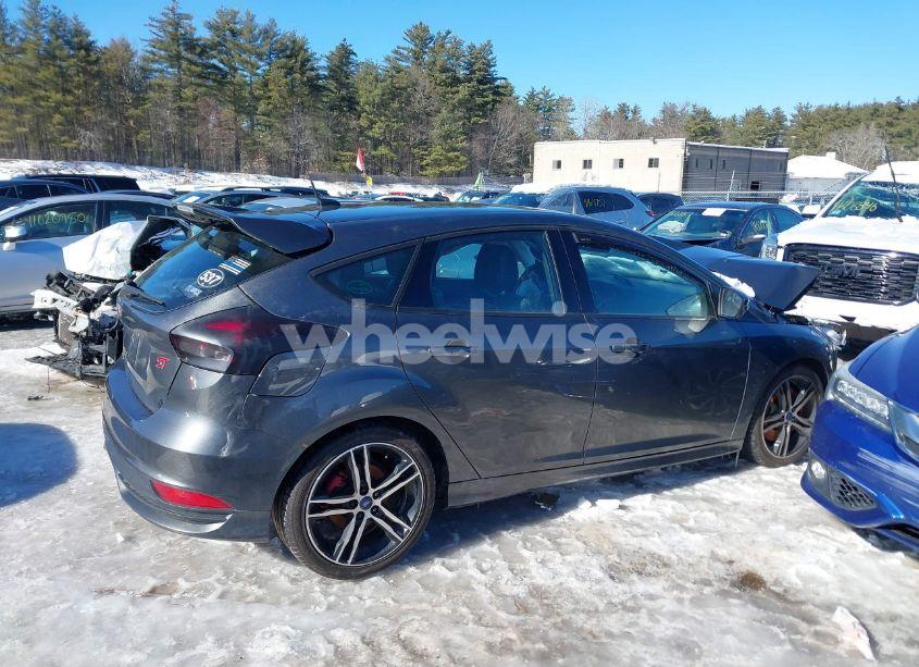 Photo 13 of 2018 Ford Focus ST (VIN 1FADP3L96JL274348)