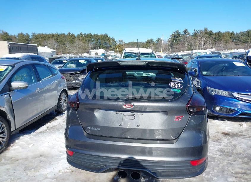 Photo 16 of 2018 Ford Focus ST (VIN 1FADP3L96JL274348)