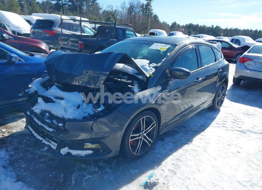 Photo 2 of 2018 Ford Focus ST (VIN 1FADP3L96JL274348)