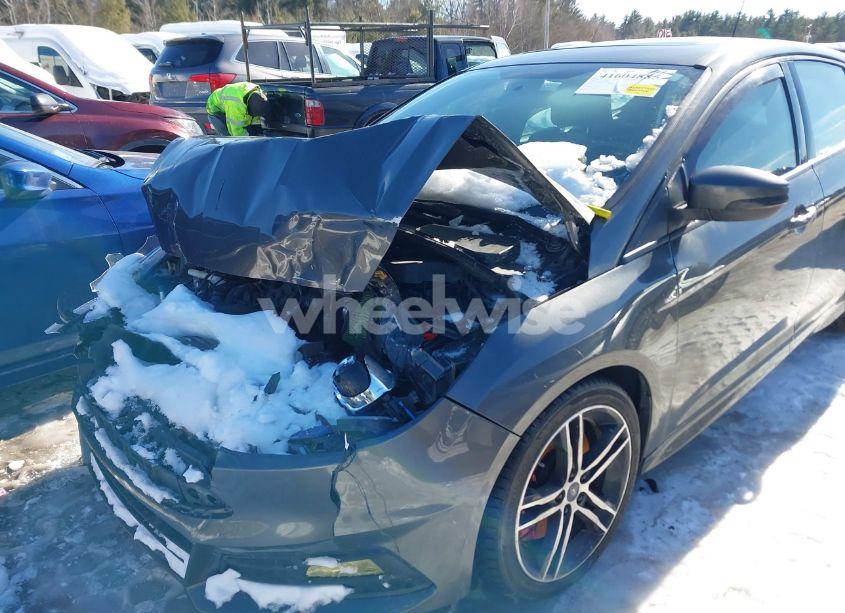 Photo 6 of 2018 Ford Focus ST (VIN 1FADP3L96JL274348)