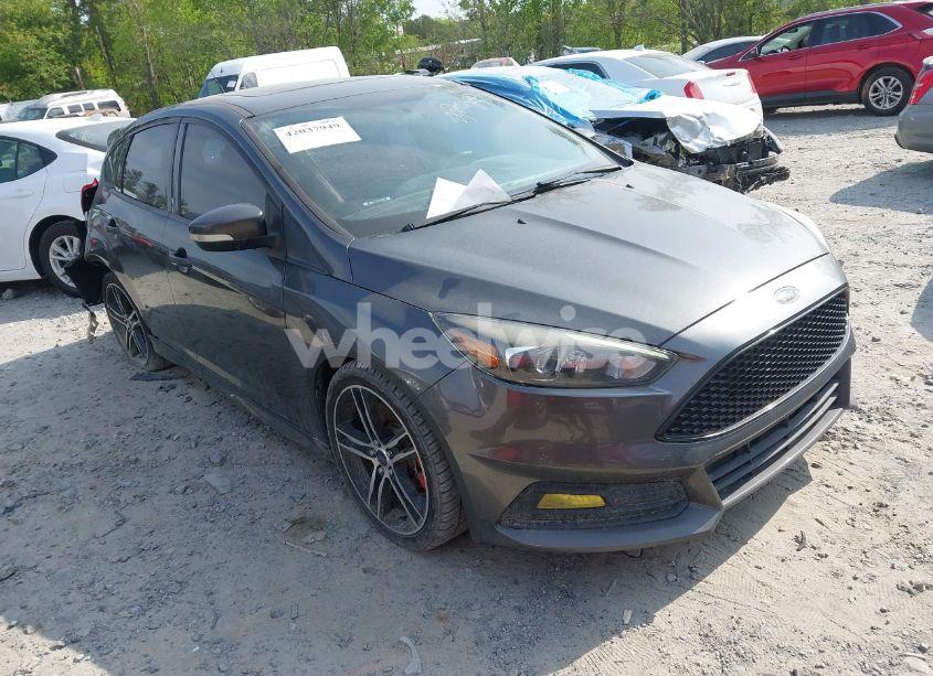 2018 Ford Focus ST (VIN 1FADP3L96JL332250) main photo