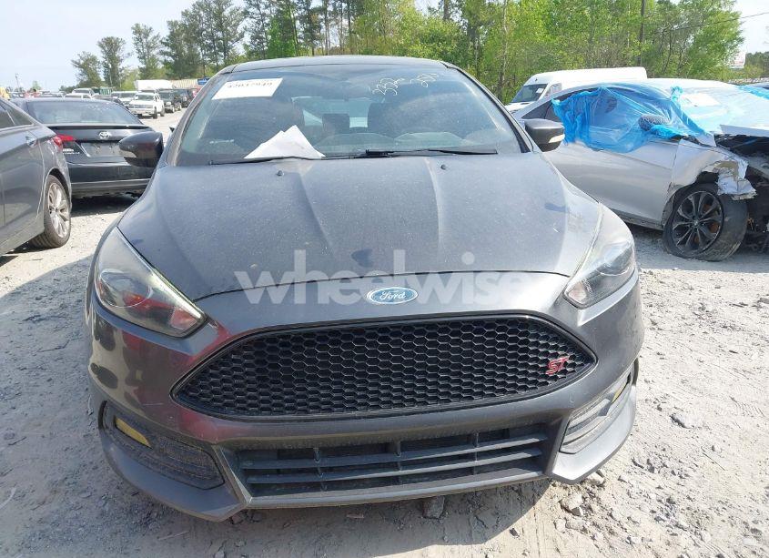 Photo 12 of 2018 Ford Focus ST (VIN 1FADP3L96JL332250)