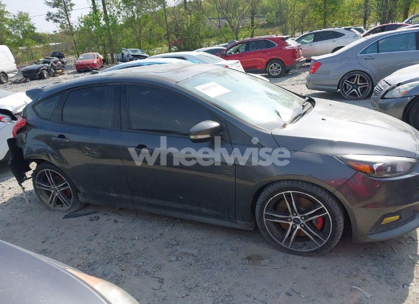 Photo 13 of 2018 Ford Focus ST (VIN 1FADP3L96JL332250)