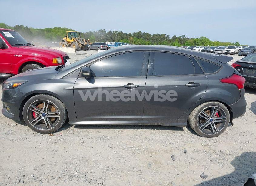 Photo 14 of 2018 Ford Focus ST (VIN 1FADP3L96JL332250)