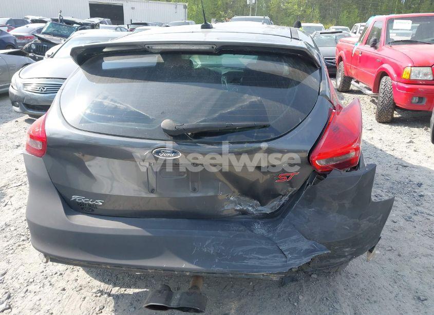 Photo 16 of 2018 Ford Focus ST (VIN 1FADP3L96JL332250)