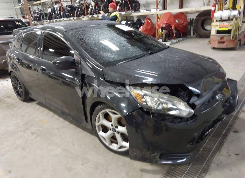 2014 Ford Focus ST (VIN 1FADP3L97EL143354) main photo