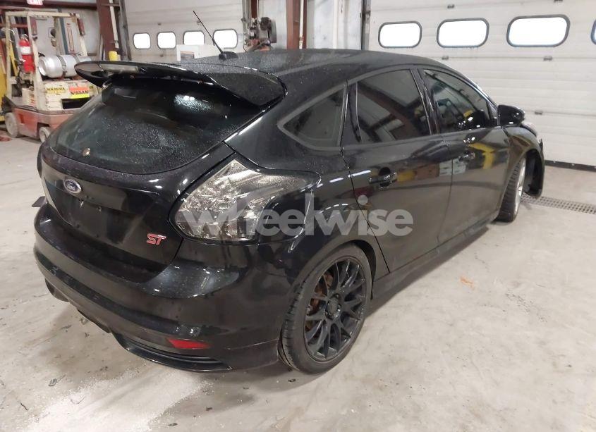 Photo 4 of 2014 Ford Focus ST (VIN 1FADP3L97EL143354)