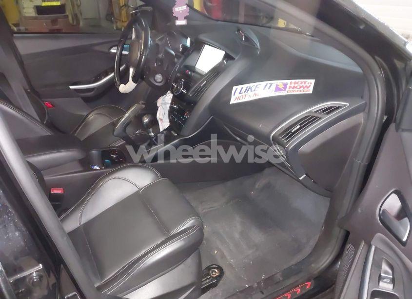 Photo 5 of 2014 Ford Focus ST (VIN 1FADP3L97EL143354)