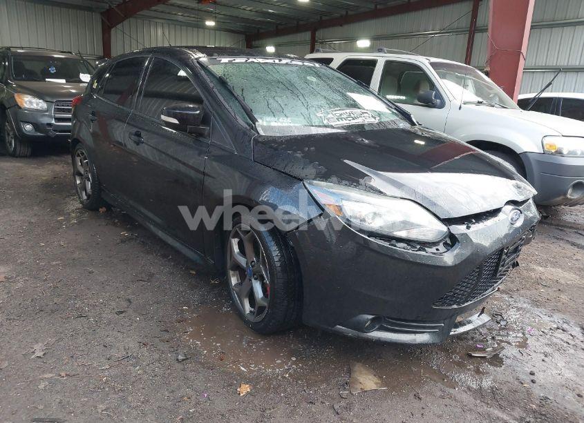 2014 Ford Focus ST (VIN 1FADP3L97EL148814) main photo