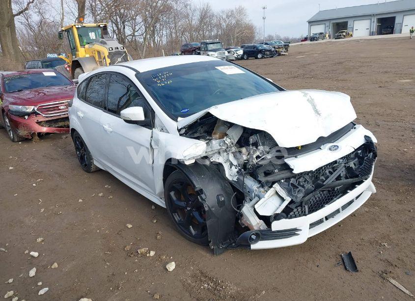 2014 Ford Focus ST (VIN 1FADP3L97EL422173) main photo