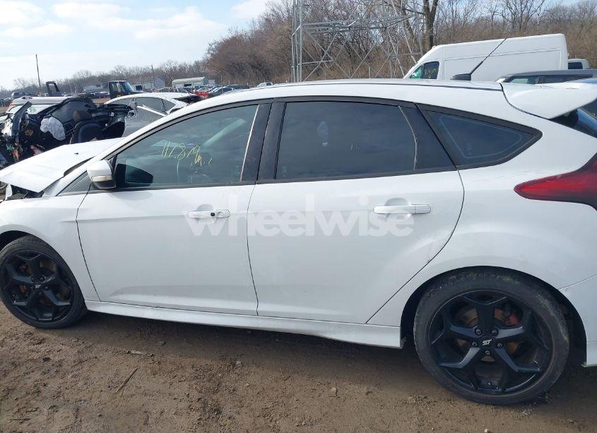 Photo 13 of 2014 Ford Focus ST (VIN 1FADP3L97EL422173)