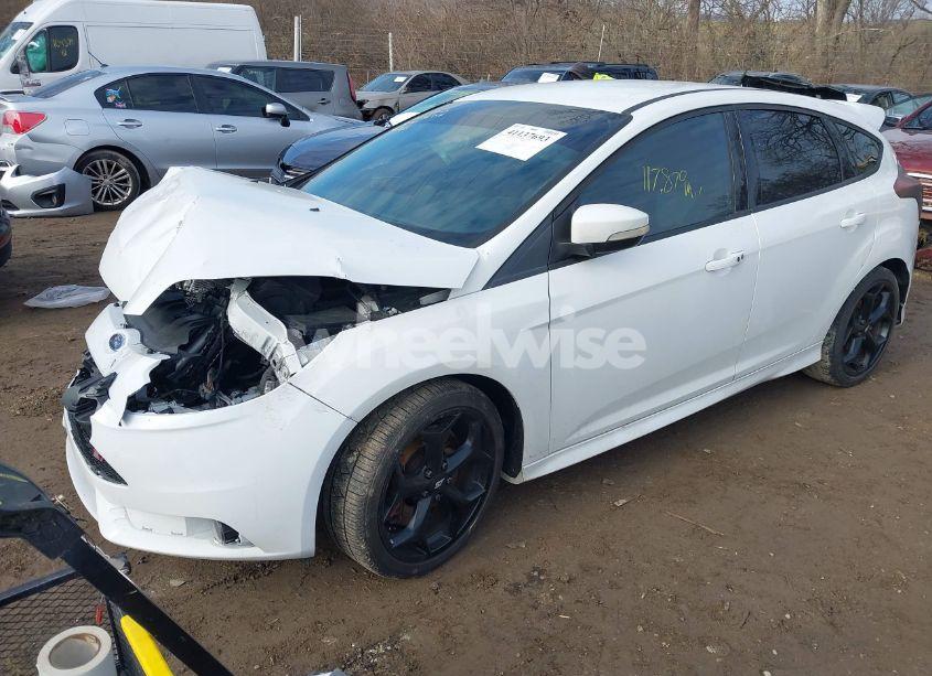 Photo 2 of 2014 Ford Focus ST (VIN 1FADP3L97EL422173)