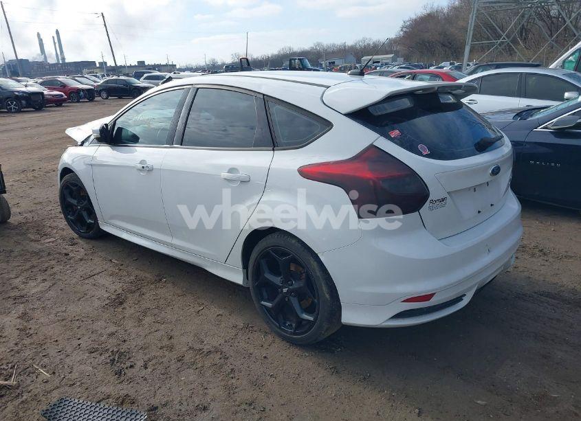 Photo 3 of 2014 Ford Focus ST (VIN 1FADP3L97EL422173)