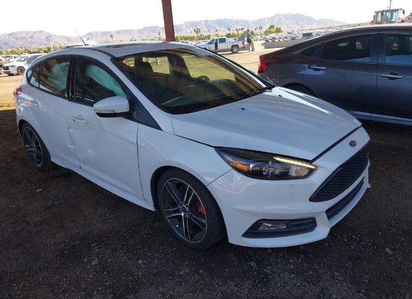 2015 Ford Focus ST (VIN 1FADP3L97FL281445) main photo