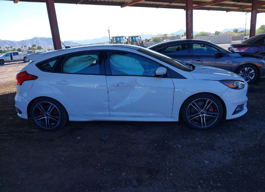 Photo 13 of 2015 Ford Focus ST (VIN 1FADP3L97FL281445)