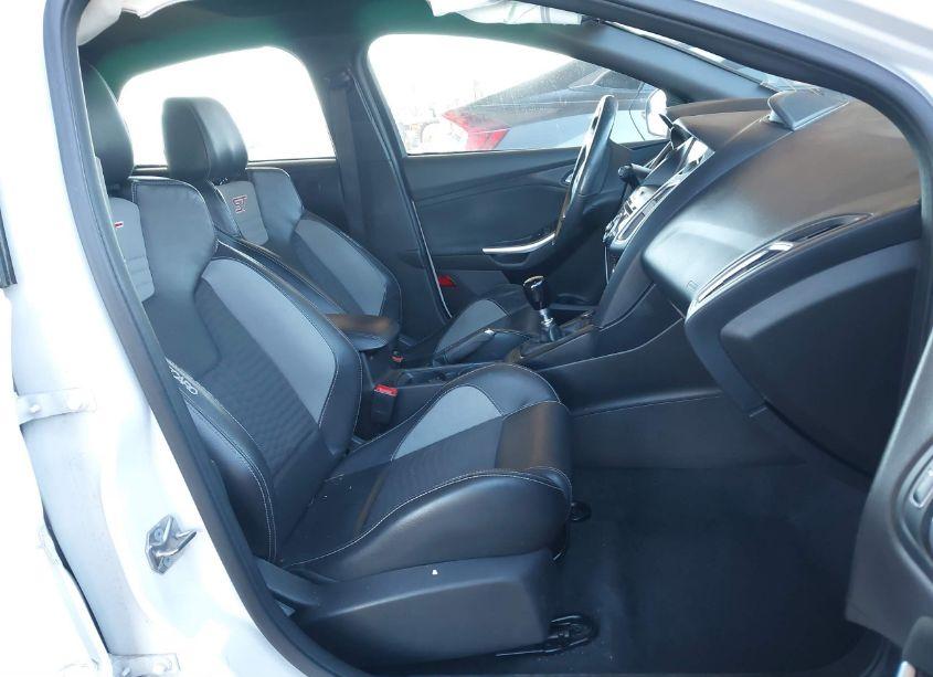Photo 5 of 2015 Ford Focus ST (VIN 1FADP3L97FL281445)