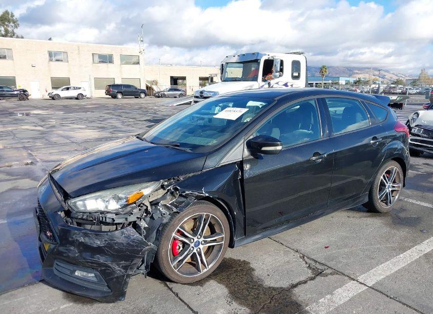 Photo 2 of 2015 Ford Focus ST (VIN 1FADP3L97FL334743)
