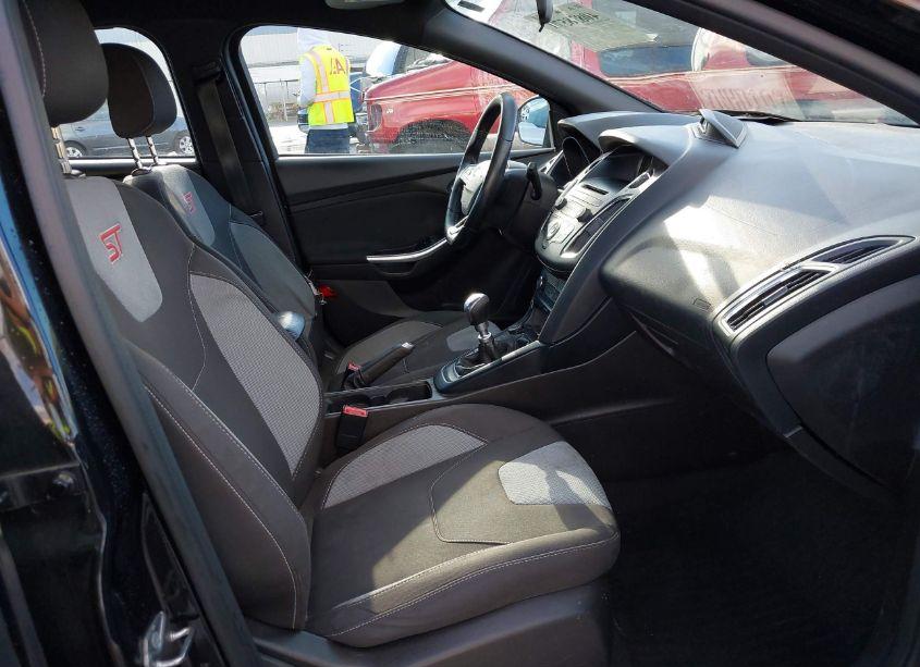 Photo 5 of 2015 Ford Focus ST (VIN 1FADP3L97FL334743)