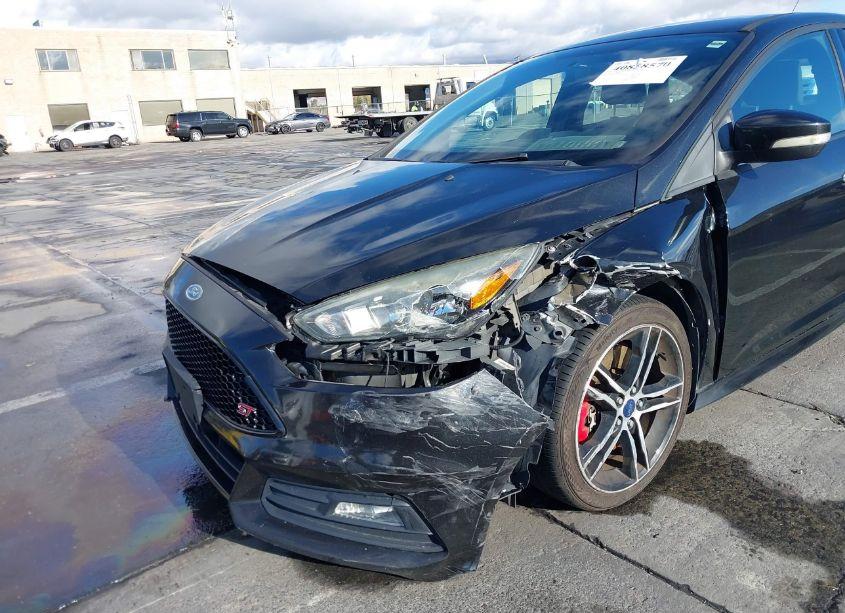Photo 6 of 2015 Ford Focus ST (VIN 1FADP3L97FL334743)