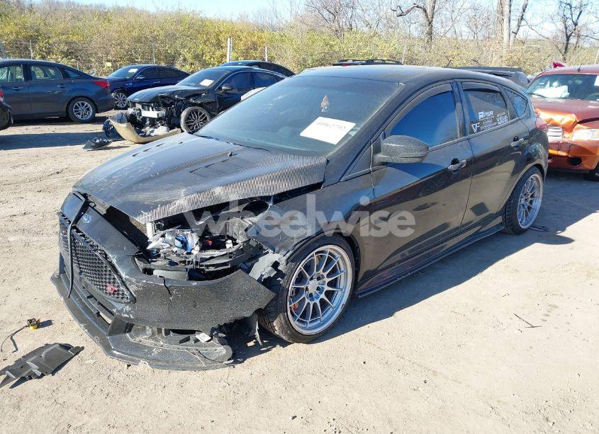 Photo 2 of 2016 Ford Focus ST (VIN 1FADP3L97GL203216)