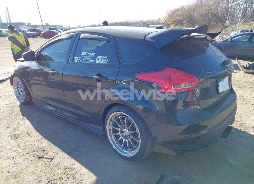 Photo 3 of 2016 Ford Focus ST (VIN 1FADP3L97GL203216)