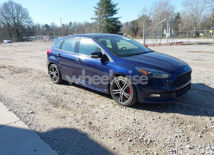 2017 Ford Focus ST (VIN 1FADP3L97HL283344) main photo