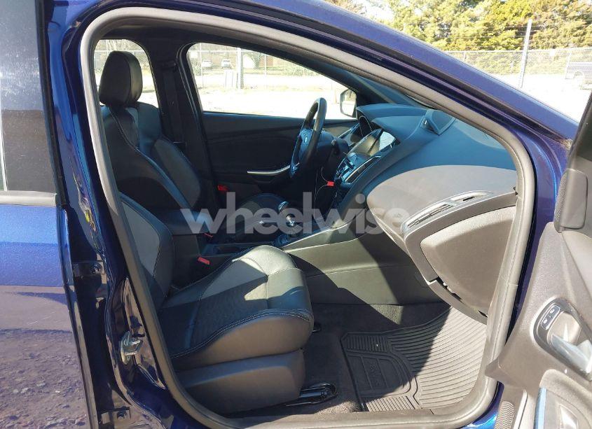 Photo 5 of 2017 Ford Focus ST (VIN 1FADP3L97HL283344)