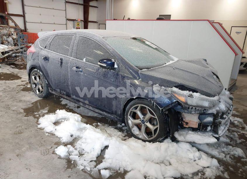 2017 Ford Focus ST (VIN 1FADP3L97HL307156) main photo