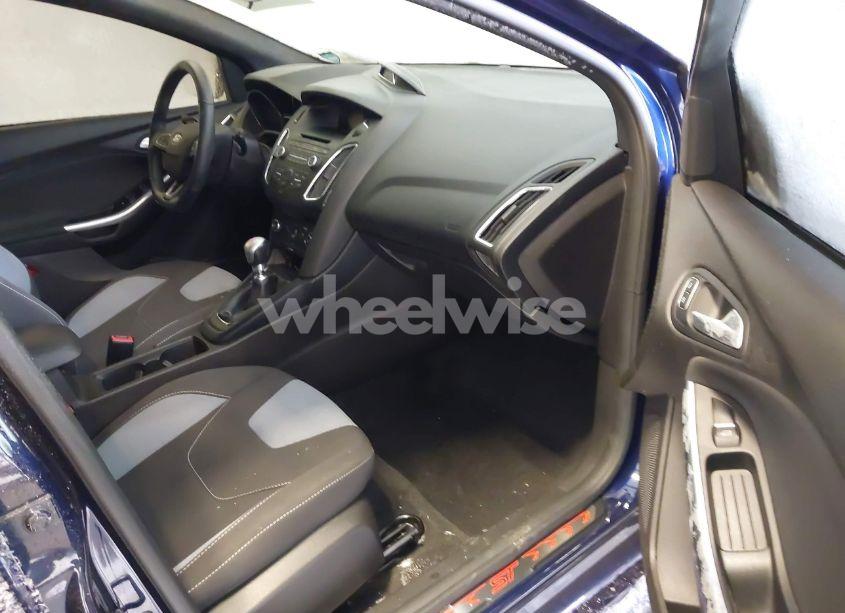 Photo 5 of 2017 Ford Focus ST (VIN 1FADP3L97HL307156)