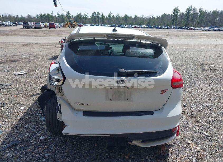 Photo 17 of 2018 Ford Focus ST (VIN 1FADP3L97JL260068)