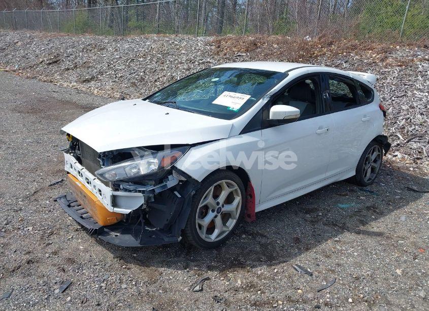 Photo 2 of 2018 Ford Focus ST (VIN 1FADP3L97JL260068)