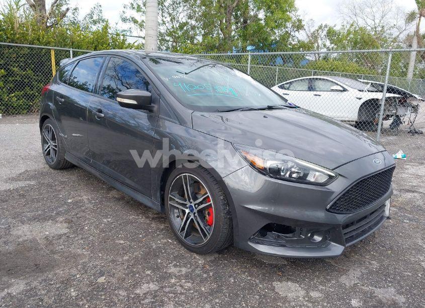 2018 Ford Focus ST (VIN 1FADP3L97JL299632) main photo