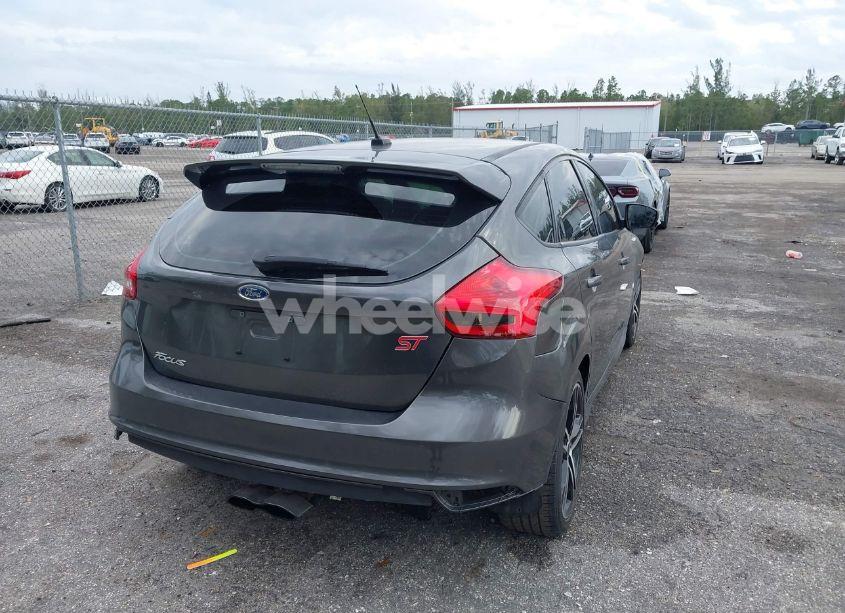 Photo 12 of 2018 Ford Focus ST (VIN 1FADP3L97JL299632)
