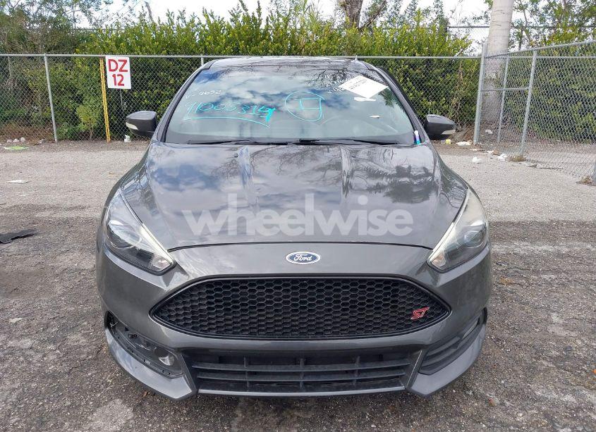 Photo 13 of 2018 Ford Focus ST (VIN 1FADP3L97JL299632)