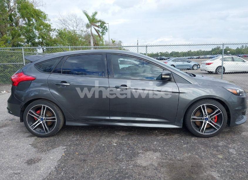 Photo 14 of 2018 Ford Focus ST (VIN 1FADP3L97JL299632)