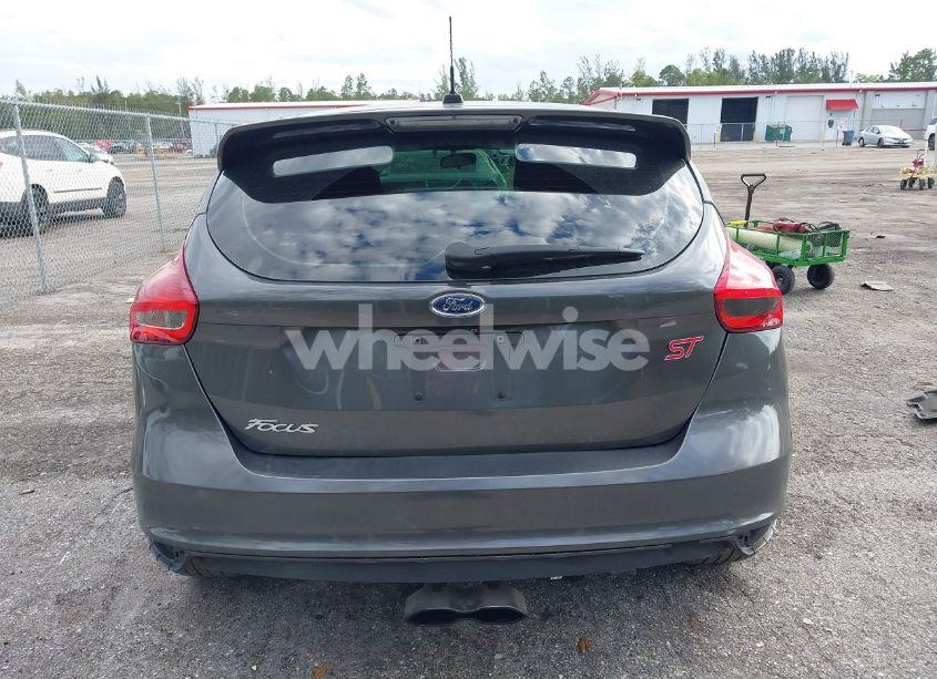 Photo 17 of 2018 Ford Focus ST (VIN 1FADP3L97JL299632)