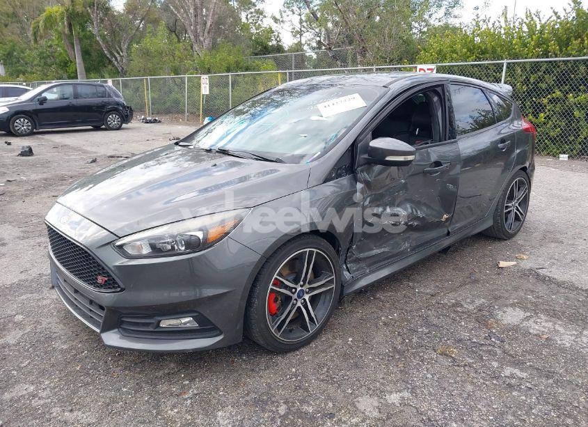 Photo 2 of 2018 Ford Focus ST (VIN 1FADP3L97JL299632)
