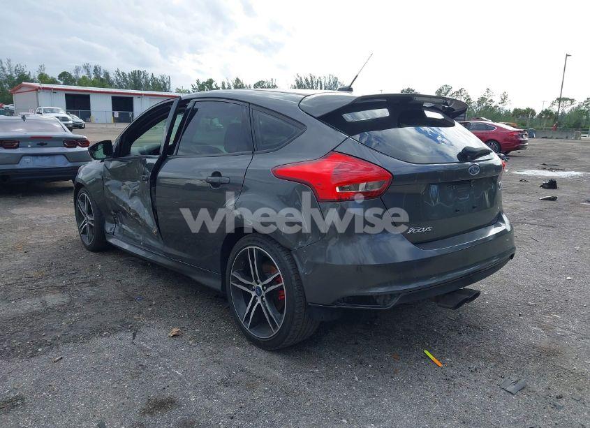 Photo 3 of 2018 Ford Focus ST (VIN 1FADP3L97JL299632)
