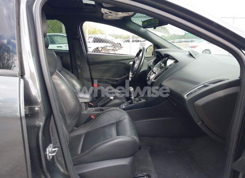 Photo 5 of 2018 Ford Focus ST (VIN 1FADP3L97JL299632)